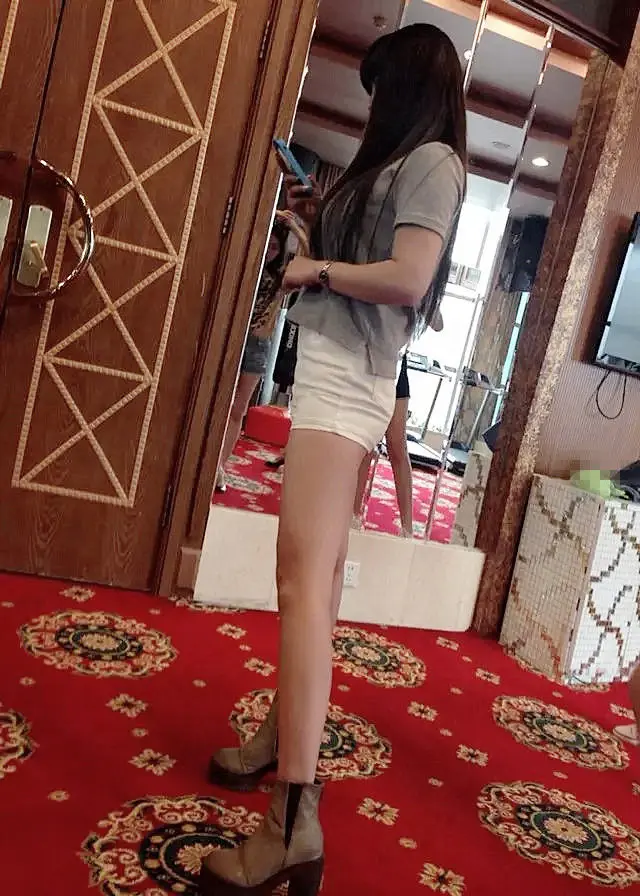月关白的主播照片