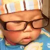 夜晚行走的路人