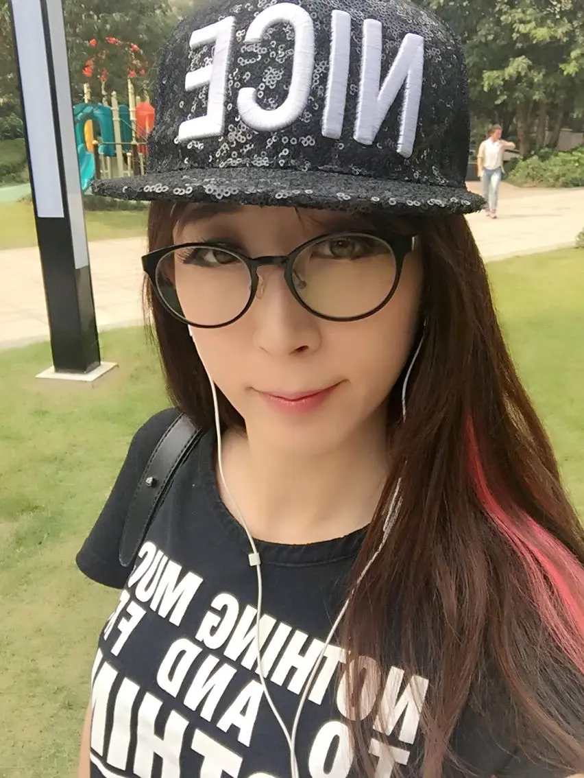 ╱。逗比小媛媛erり的主播照片
