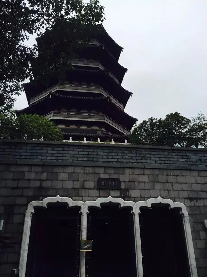紫。烟。轻。绕。的主播照片