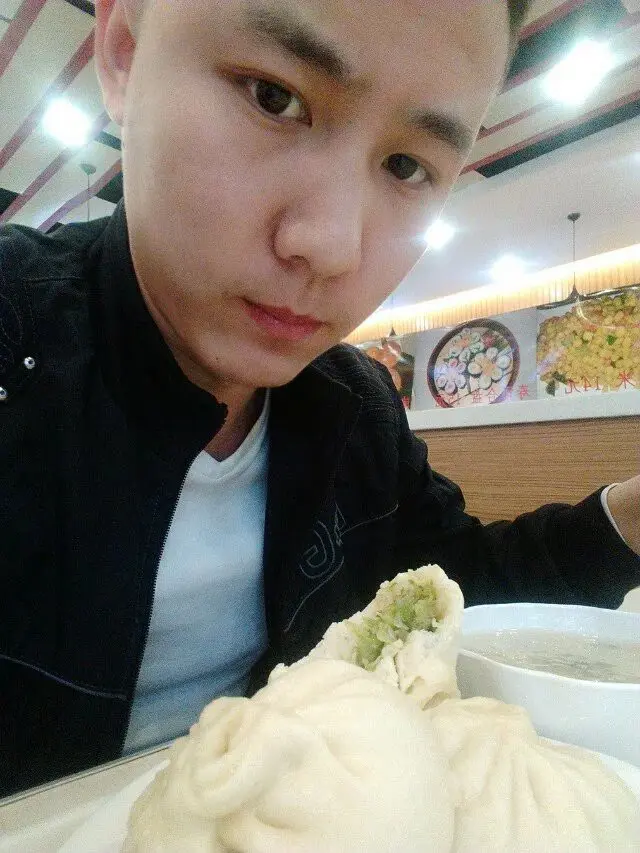 龙四丶依旧的主播照片