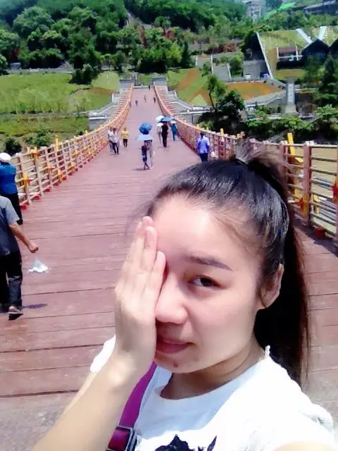 歌手罗小美的主播照片
