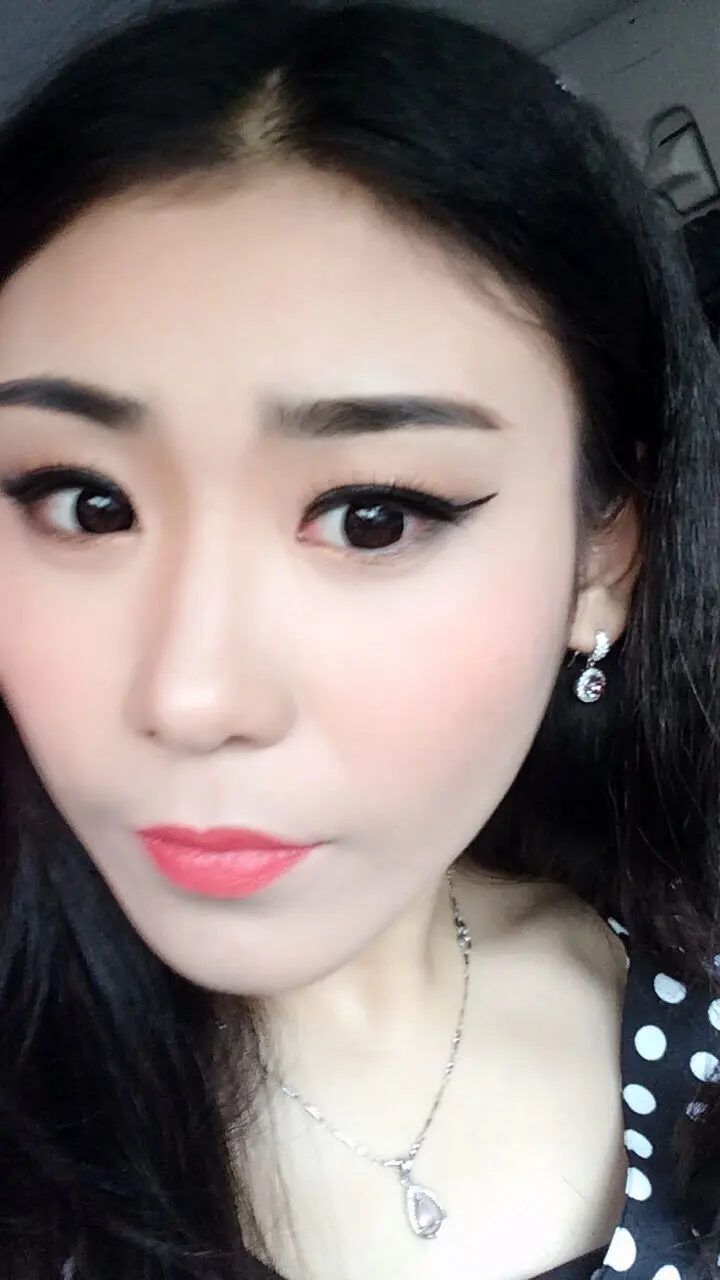 给现金啊超市的主播照片