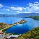 丽江湖水
