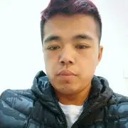 榆树伤心的小男孩
