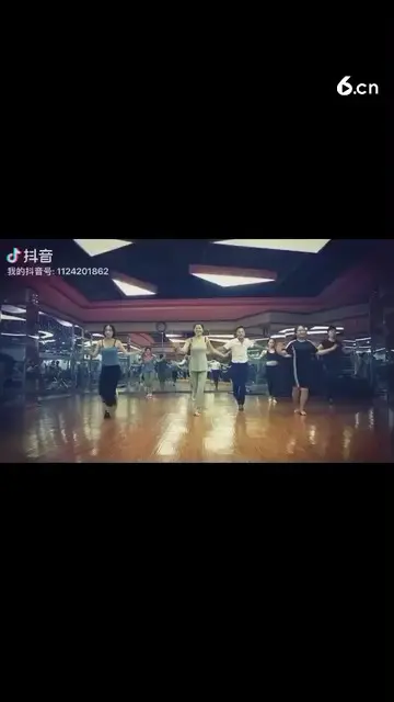 第一次跳肚皮舞，穿错了衣服