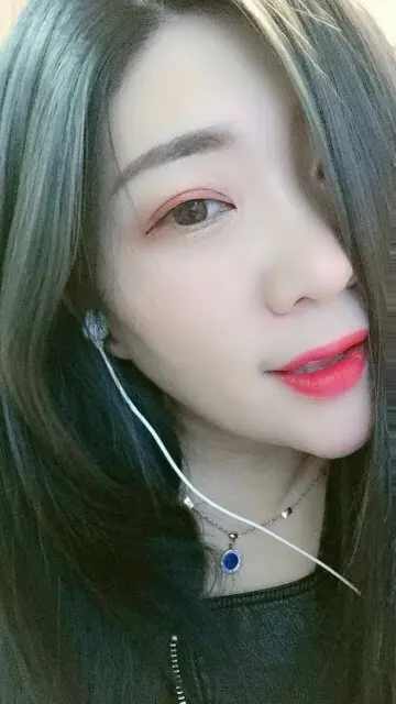 不念过往づ的主播照片