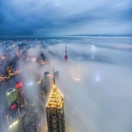纸扇一摇谈天下的图片