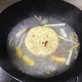 🌻小七（安静唱歌）的图片