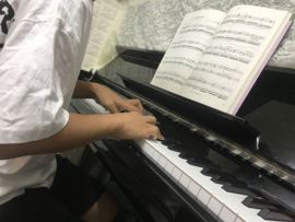 🌻小七（安静唱歌）的图片