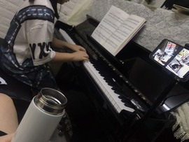 🌻小七（安静唱歌）的图片