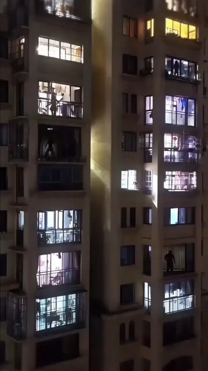 /狂笑