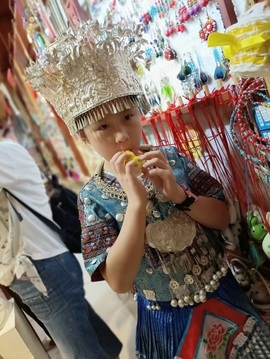 有故事的小哥主播照片