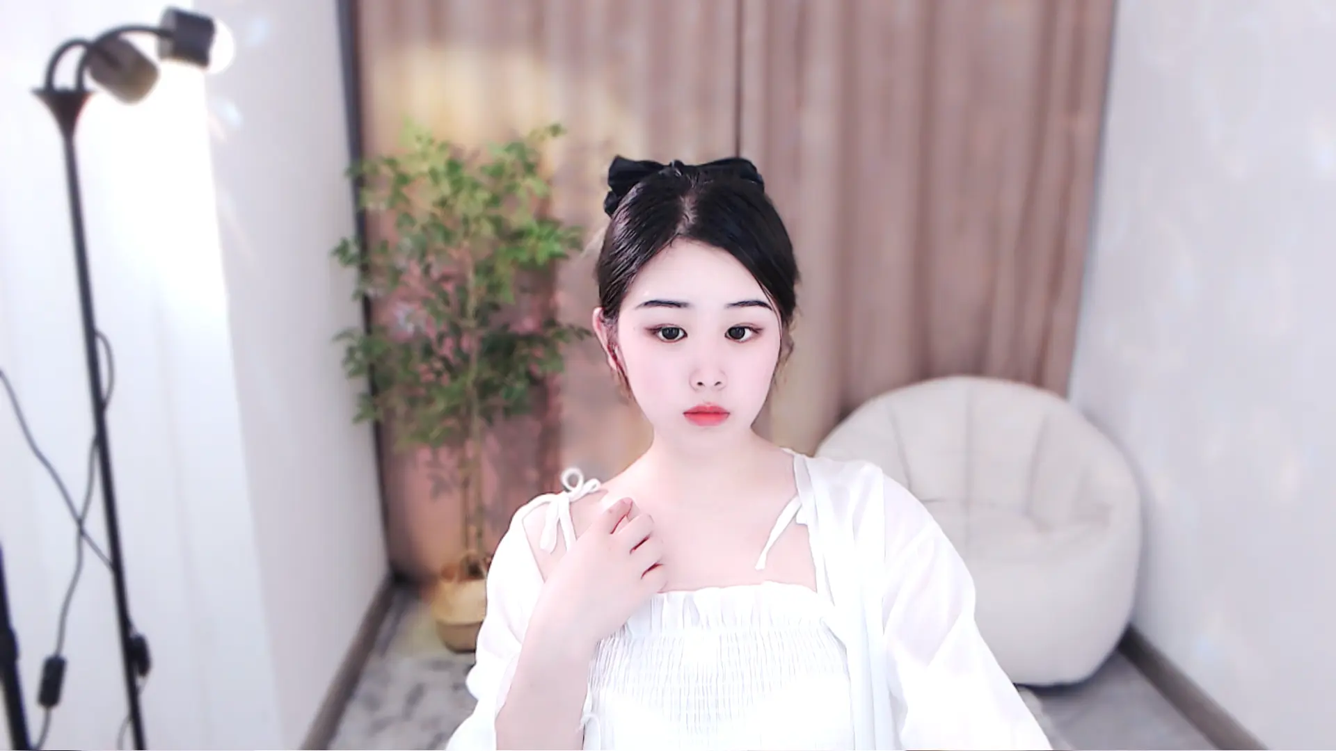 小洛洛今天休息的主播照片