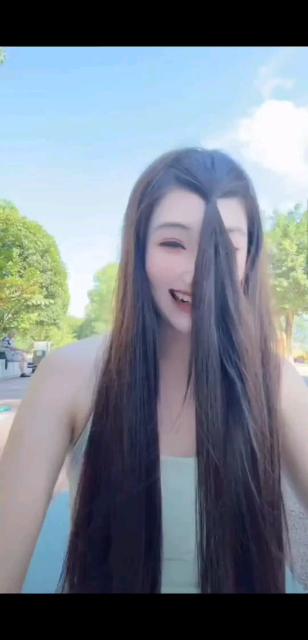 头发扎前面小马尾有意
