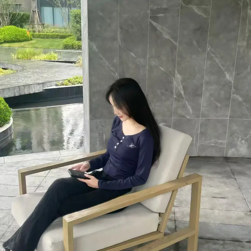 新人多多求守护的主播海报