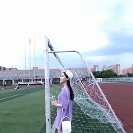 有故事的小哥的图片