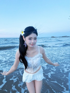 小小鱼🐬一点半播的图片