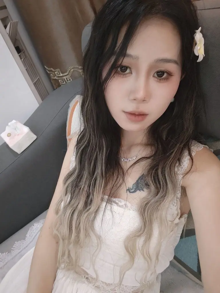 妍宝～超甜辣💋休一主播图片