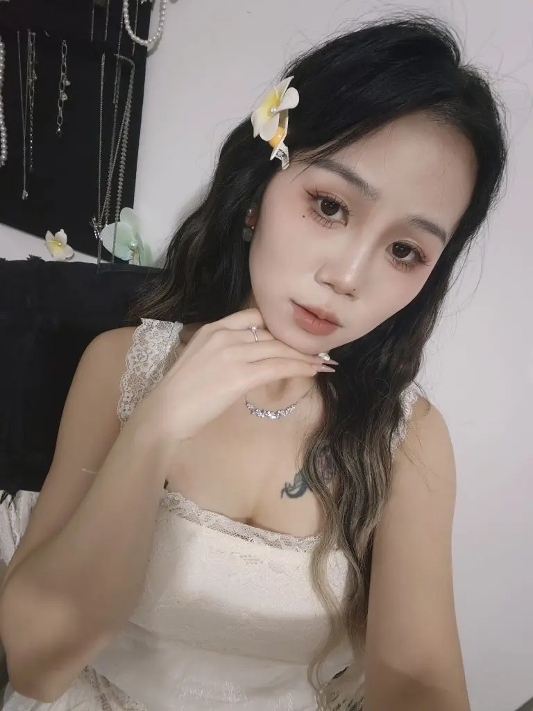 妍宝～超甜辣💋休一主播图片