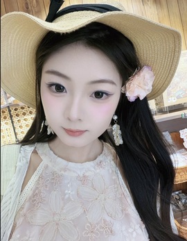 小小鱼🐬一点半播的图片