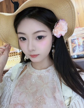 小小鱼🐬一点半播的图片