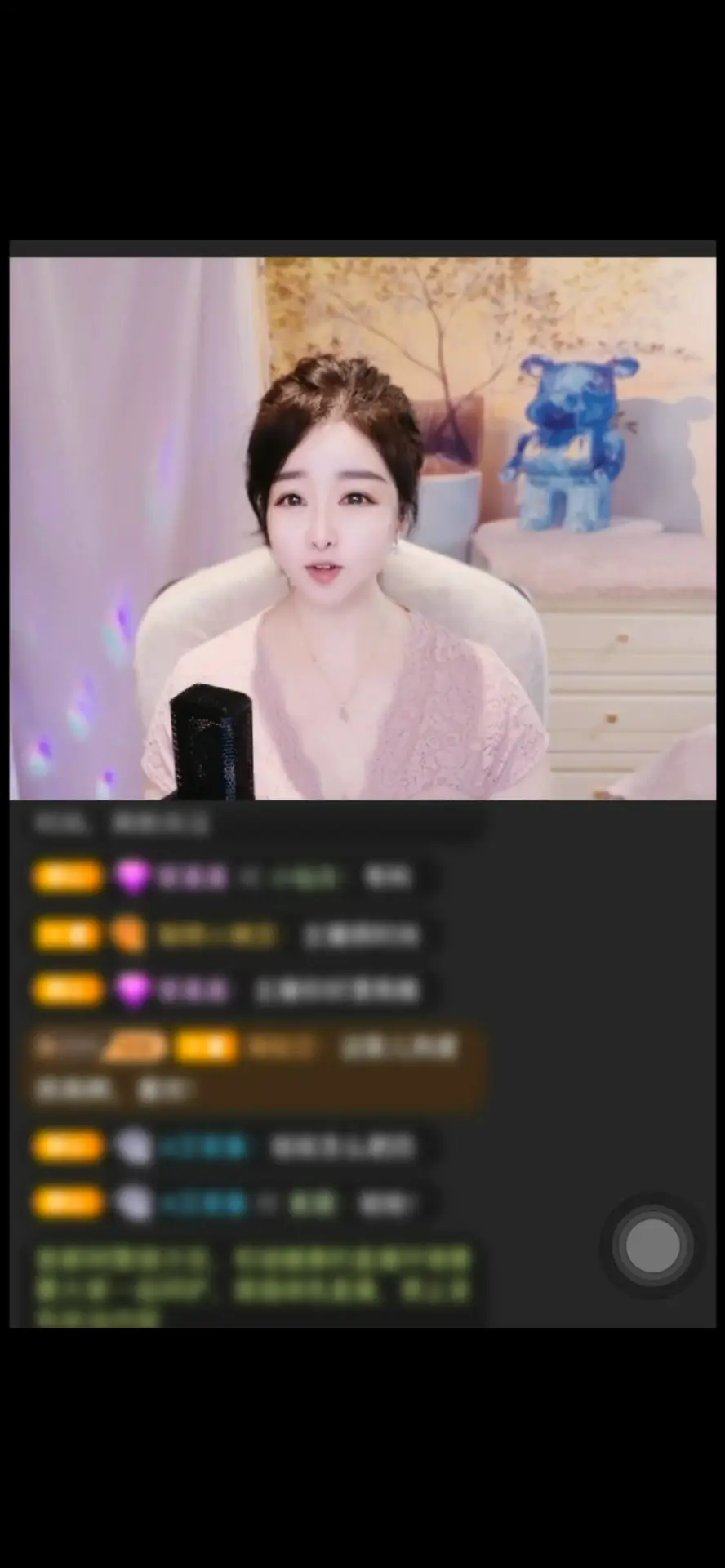已被80多个瓶子砸晕