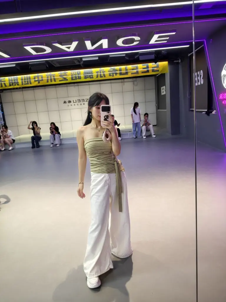 妍宝～超甜辣💋休一主播图片