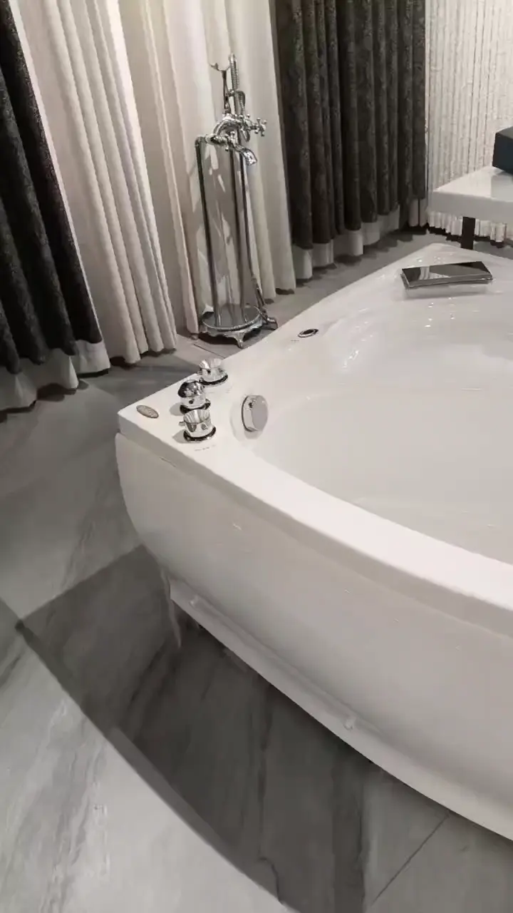 洗澡浴缸到货装修房子