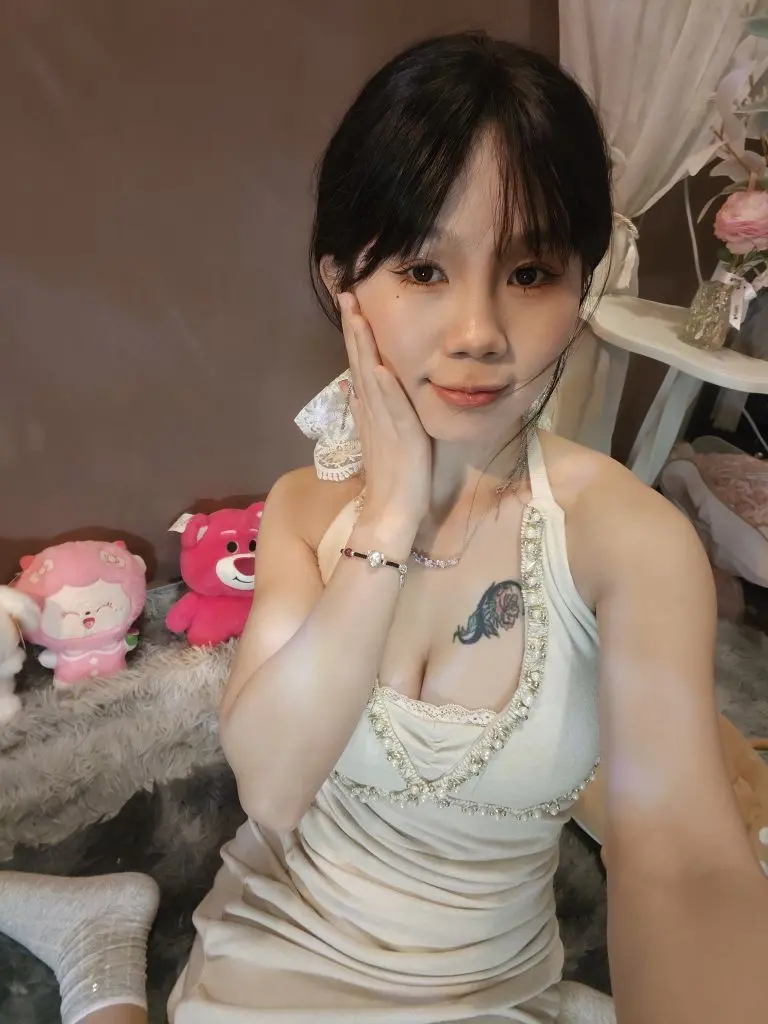 妍宝～超甜辣💋休一主播图片