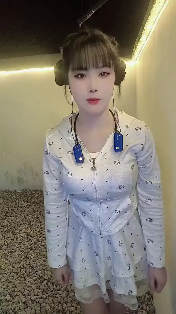 想做一朵流云，被吹成