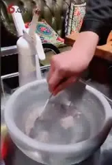 流云-《液氮巧克力，不要嫌我吃的丑。仙女来着，吃东西也要吐露仙气～》